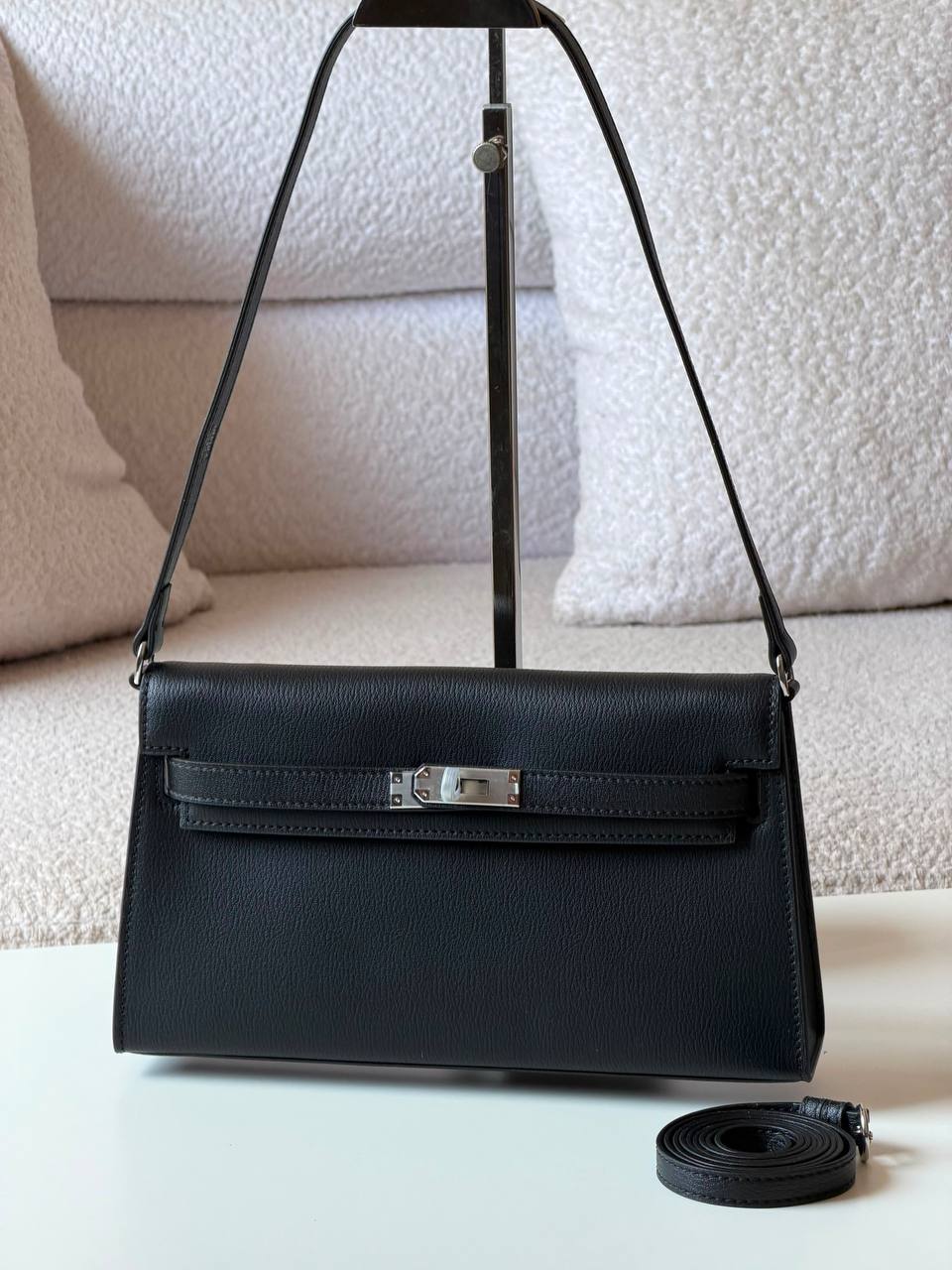 Hermes

 elan 27cm💥Master quality ✅with box📦

380 dhs✅

Zain52
♥️♥️♥️