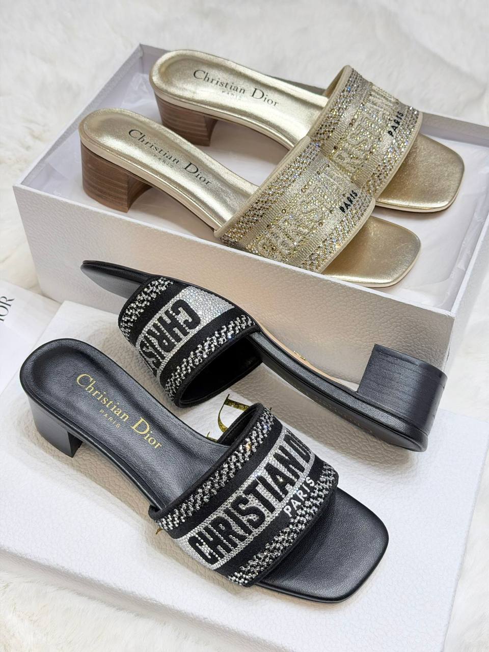 DIOR
💎 _*VIP QUALITY +A*_ 💎
Size 37 To 41
450 dhs✅

Zain292
♥️♥️♥️