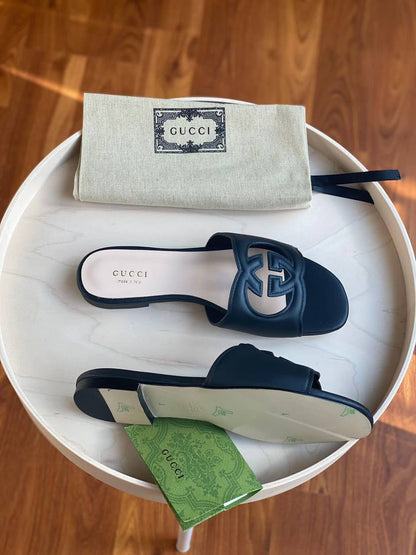 GUCCI
Master quality 
Size: 36 to 41
450 dhs💓

Zain318
♥️♥️♥️