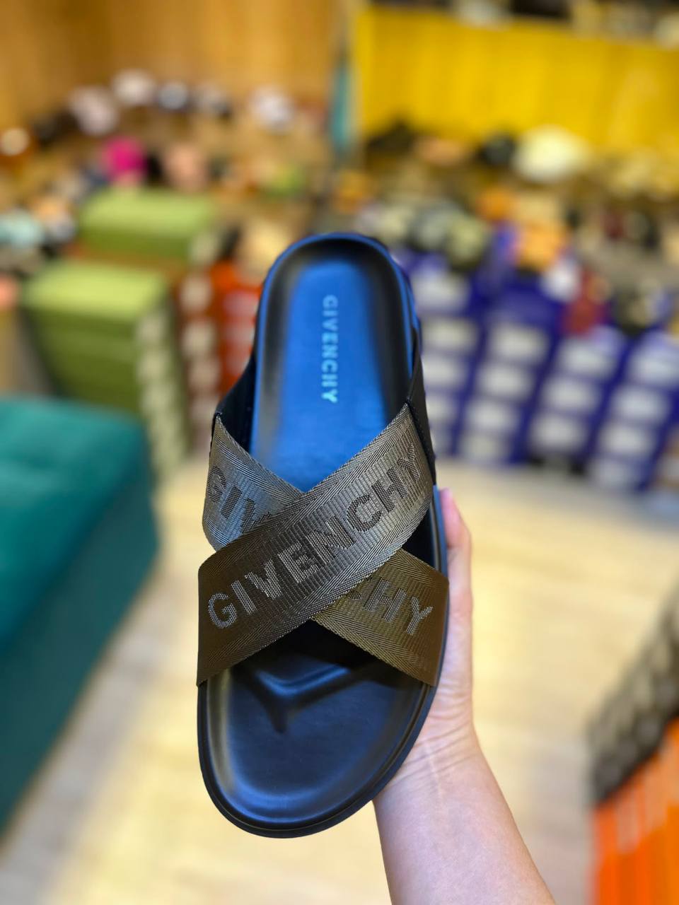 Givenchy - D&G - Dior
Size 40-46 
210 dhs✅
High Quality

Zain132
♥️♥️♥️