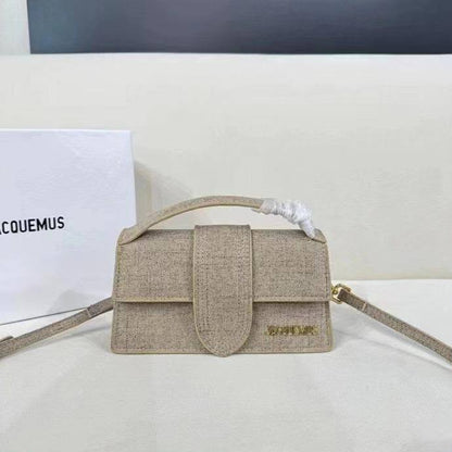 Jacquemus
Best quality with box’s 
110 dhs🇦🇪🇦🇪
size. 24 Cm

Zain290
♥️♥️♥️