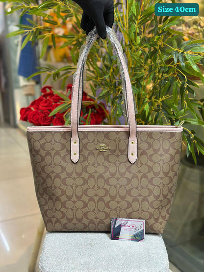 Coach
Best quality
95 dhs❣️
size 41cm

Zain158
♥️♥️♥️