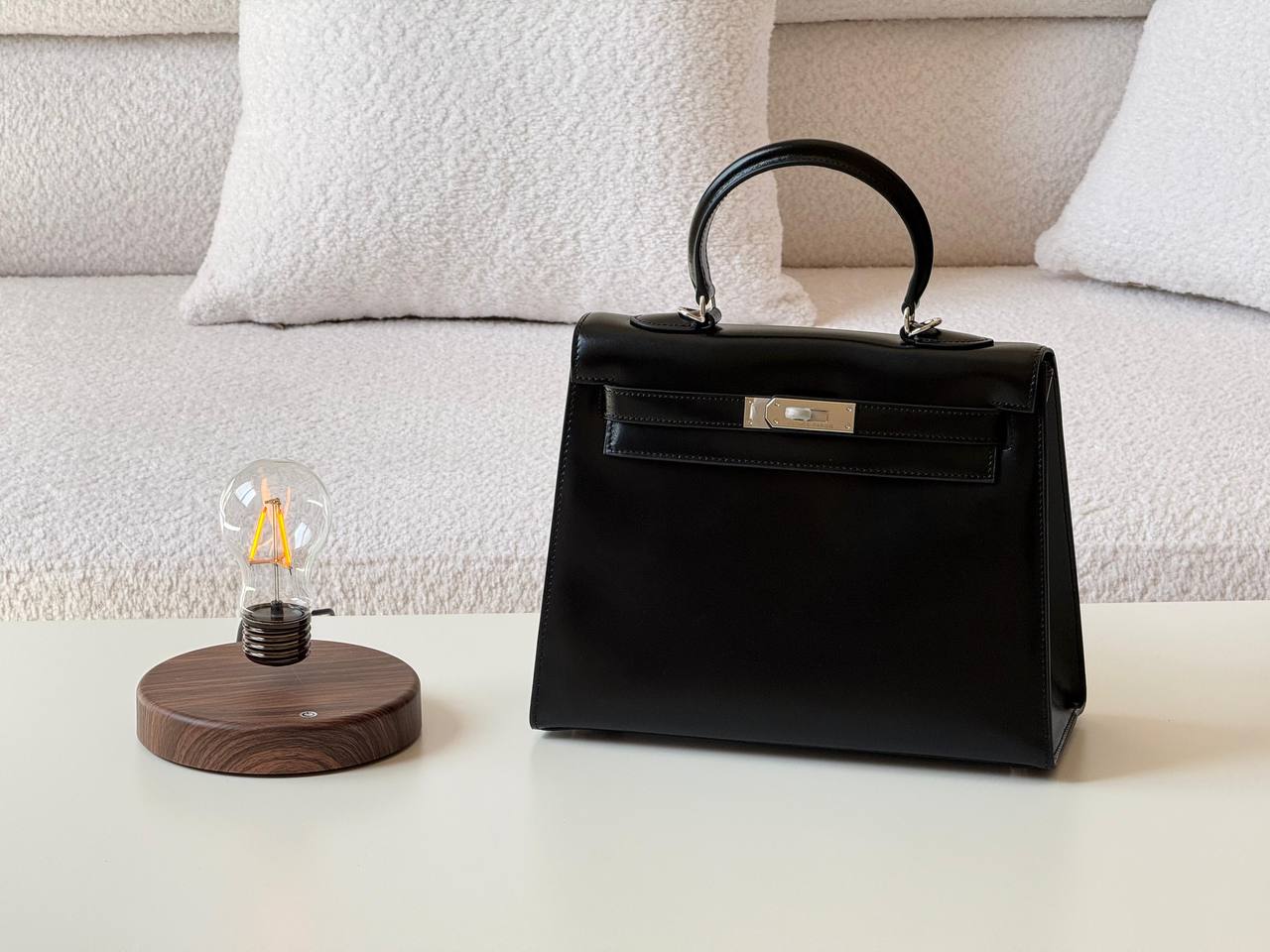 Hermes
kelly box 28 cm💥Master quality ✅with box📦
460 dhs✅

Zain52
♥️♥️♥️