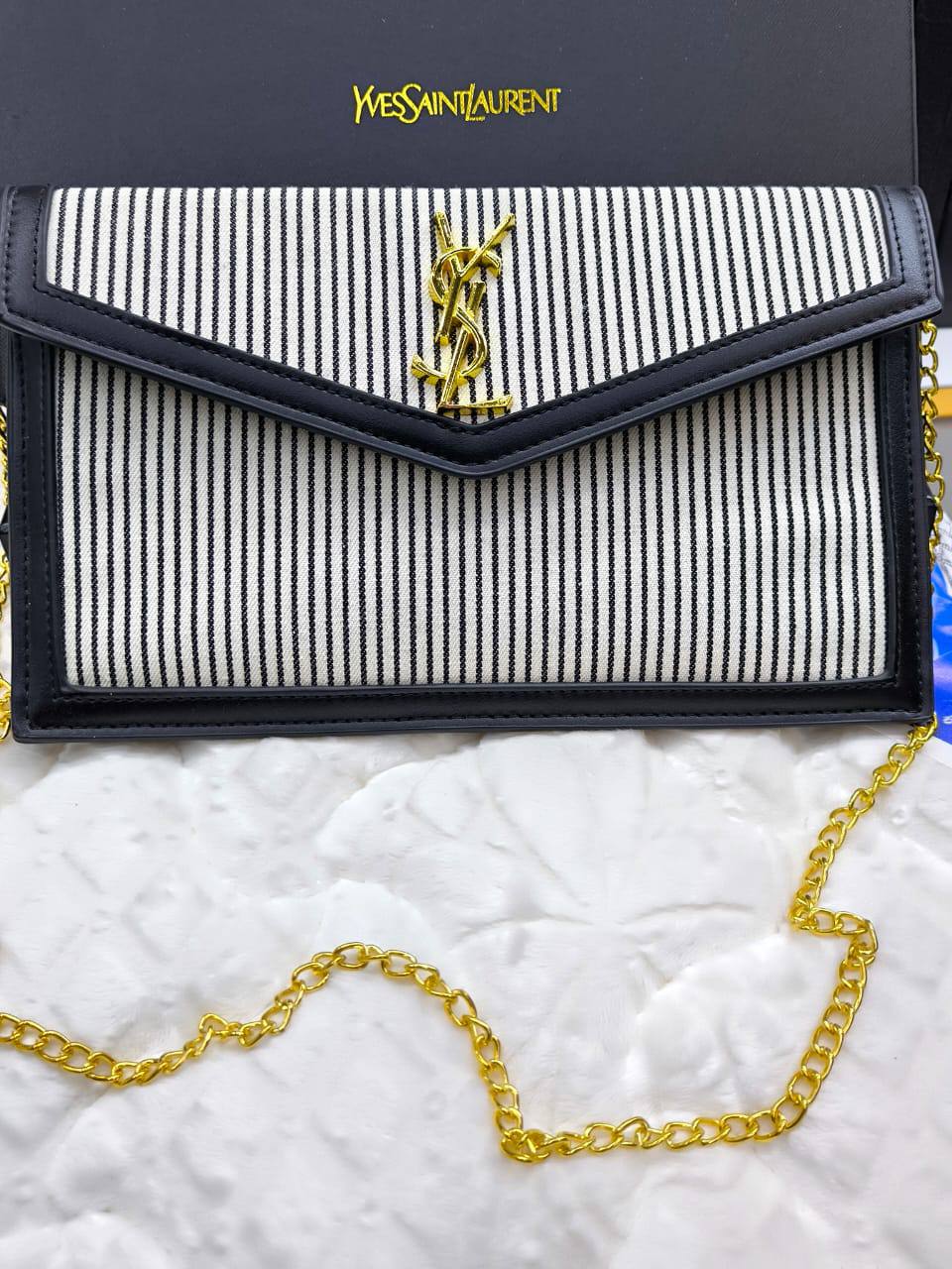 YSL

70 dhs✅

with box
🎁🎁🎁

Zain203
♥️♥️♥️