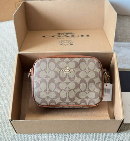 COACH 
HIGH QUALITY 
WITH BOX 
90 dhs💓

Zain295
♥️♥️♥️