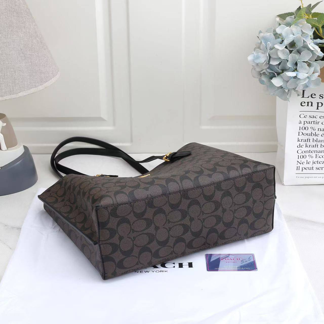 COACH 
GOOD QUALITY 
120 dhs✅

Zain295
♥️♥️♥️