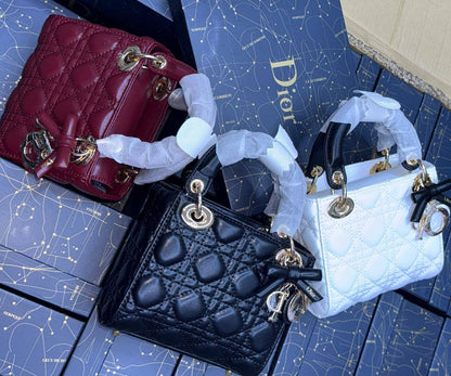Dior
130 dhs🇦🇪🇦🇪 
with box

Zain175
♥️♥️♥️