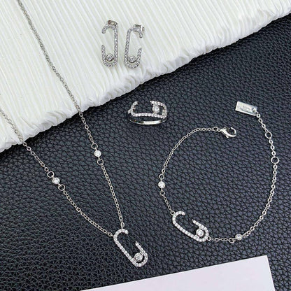 MESSIKA SET 
MASTER ✨💫
NECKLACE BRACELET EARRINGS
WITH BOX AND PAPER BAG 🛍️🎁
140 DHS✅

Zain89
♥️♥️♥️