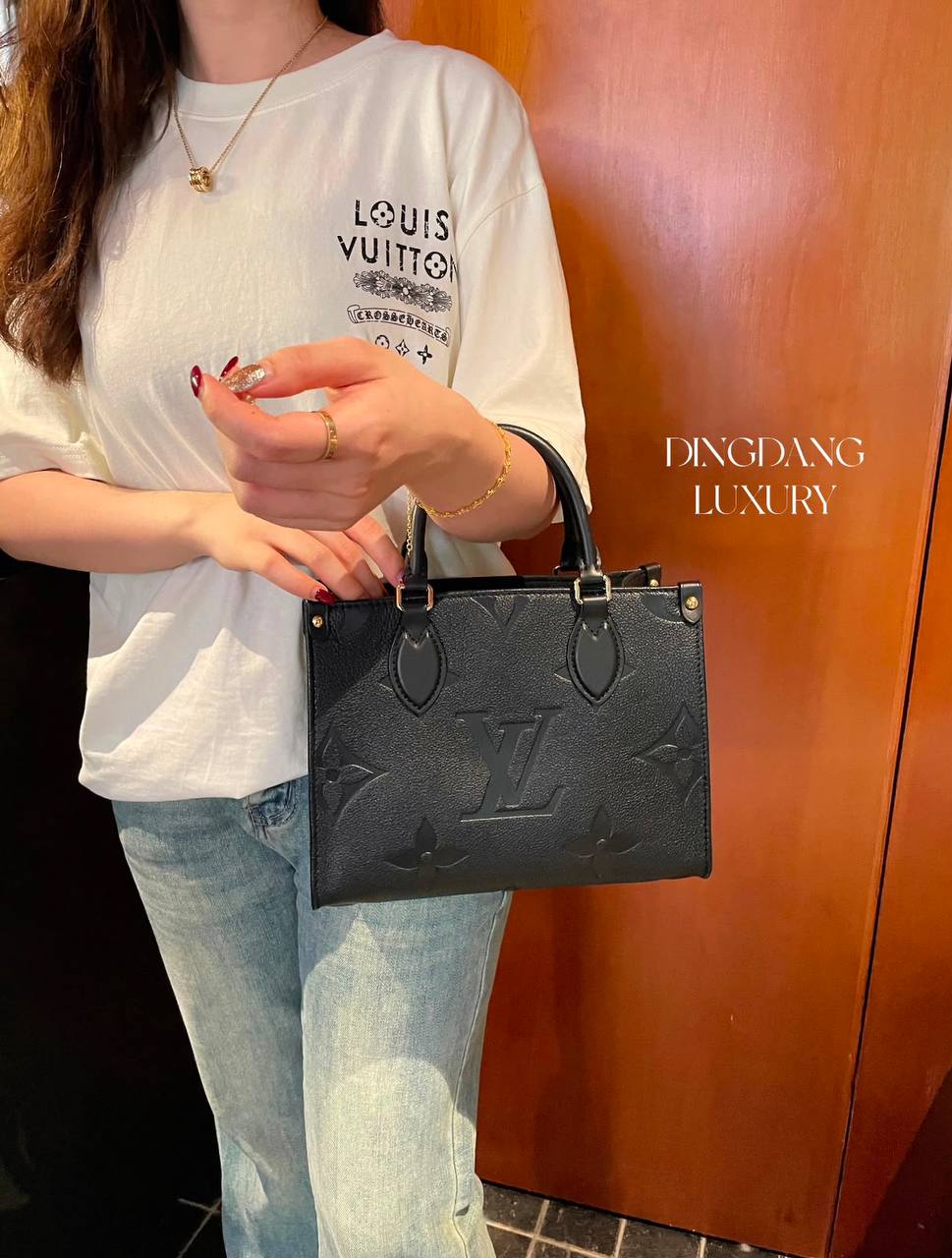 LOUIS VUITTON 

ON THE GO SMALL SIZE 

NEW CAME 

GOOD QUALITY 

WITH BOX 

90  DHS🇦🇪🇦🇪🇦🇪

Zain295
♥️♥️♥️