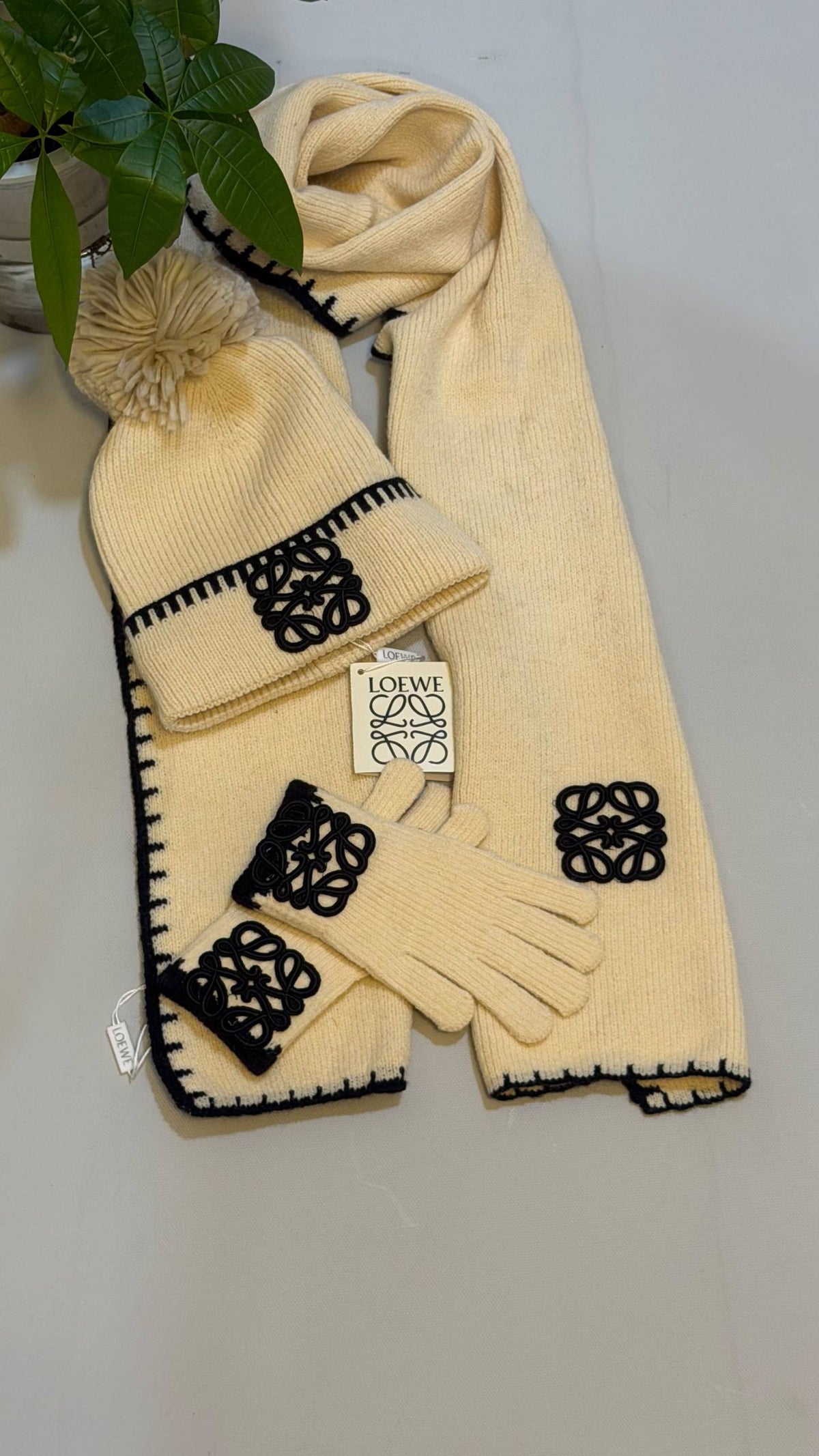 LOEWE SET
💙*VVIP QUALITY*💙
410 dhs✅✅

Zain281
♥️♥️♥️