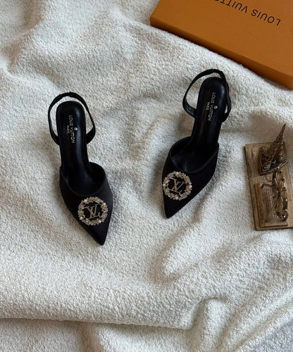 New. Lv .  heel 

  Size  .  36.  to 41

110 dhs❣️

Zain80
♥️♥️♥️