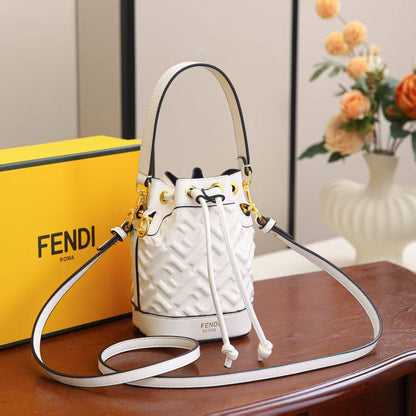 FENDI
 GOOD QUALITY

 WITH BOX 🎁

100 dhs✅

Zain39
♥️♥️♥️