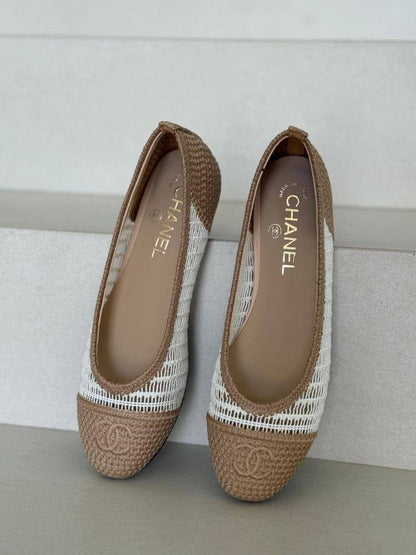 CHANEL
☘️ *SIZE  36  to 41 ☘️       
280 dhs❣️

Zain224
♥️♥️♥️