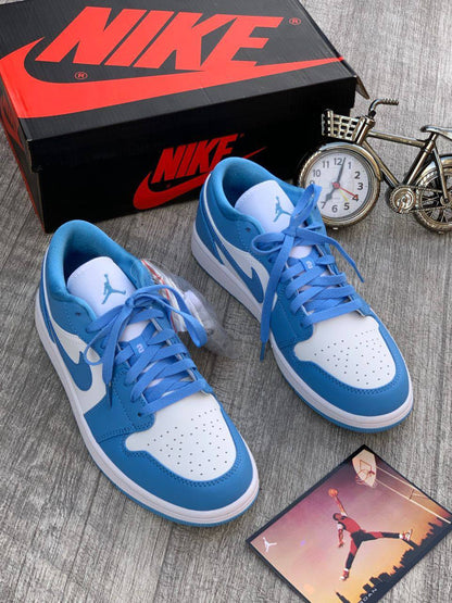 Jordan 1 Low 
36-46 Sizes 
140 dhs🪙🪙

Zain232
♥️♥️♥️