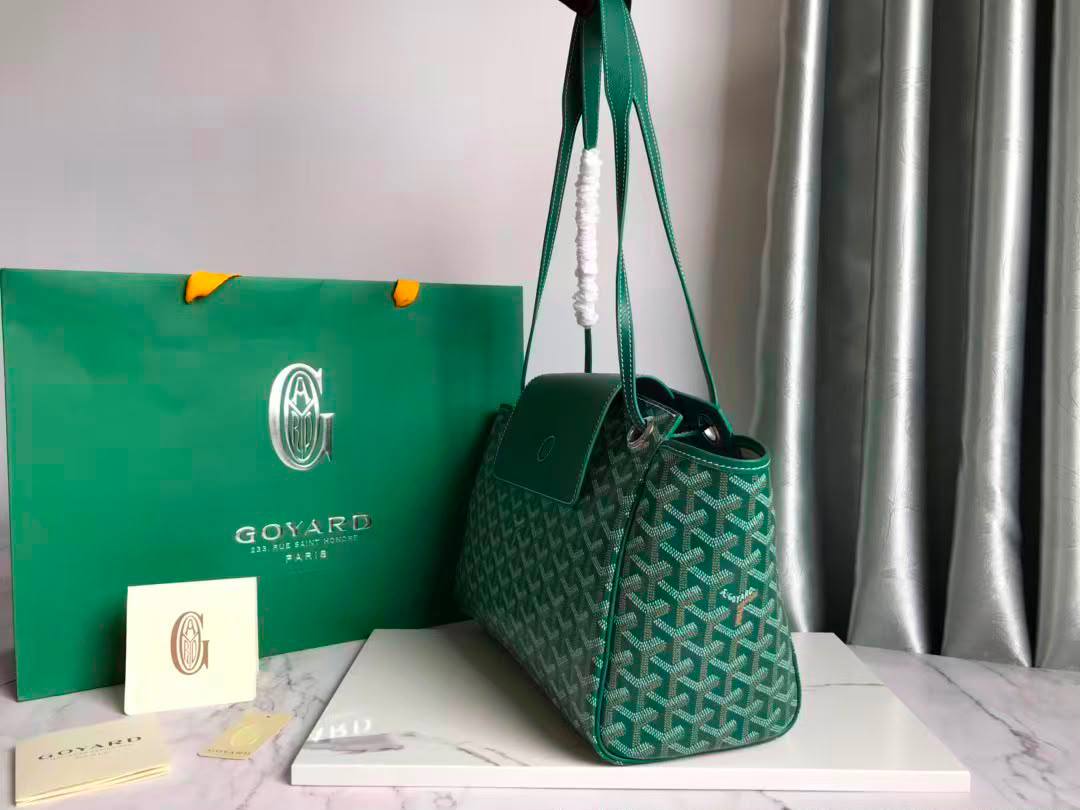 Goyard Rouette Souple Handbag✅*
*Size 31 cm*
For Price 👇 WhatsApp✅
0568585901 
0507557372
0552275751 Owner Zain 👌

Zain274
♥️♥️♥️