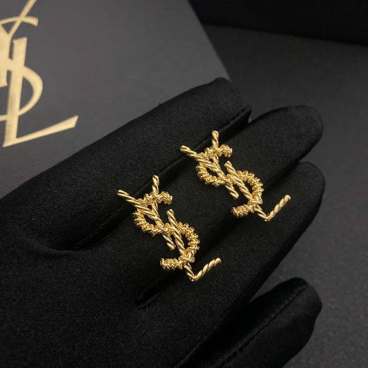 YSL ❤️‍🔥*
Earring 🦋
Master quality 💯
With normal boxes 📦 
45 dhs✅

Zain216
♥️♥️♥️