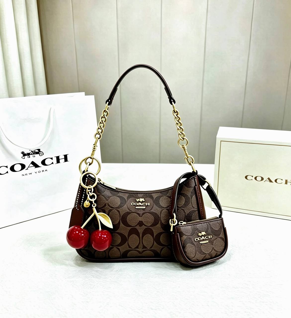 COACH 
GOOD QUALITY 
ONE SET 
WITH BOX 
120 dhs🇦🇪🇦🇪

Zain295
♥️♥️♥️