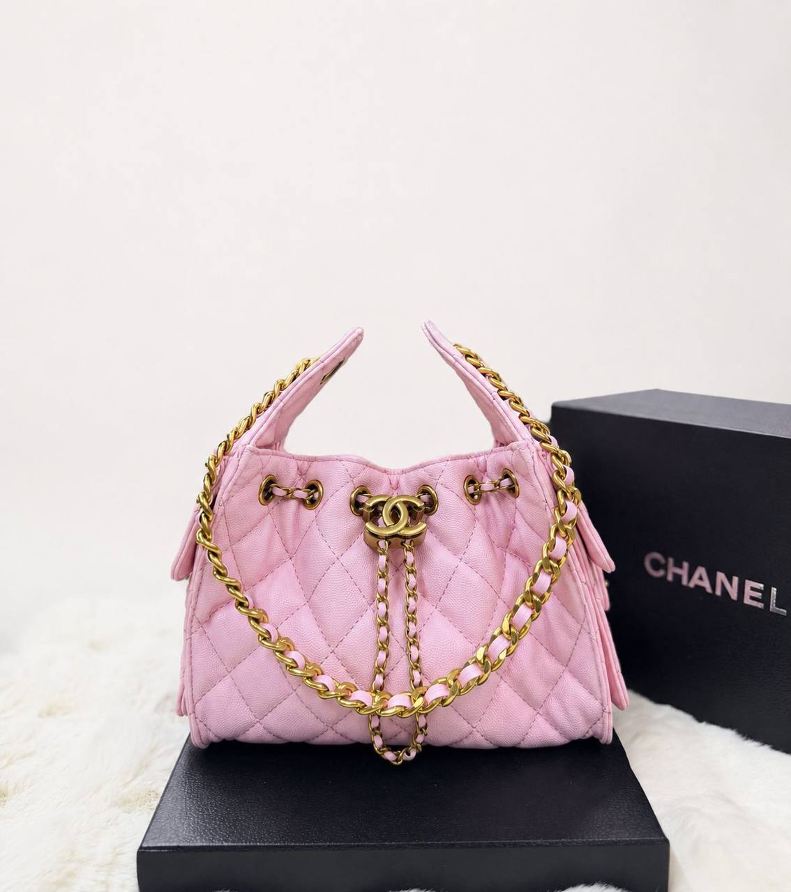 Chanel
110 dhs💛
With Box

Zain50
♥️♥️♥️