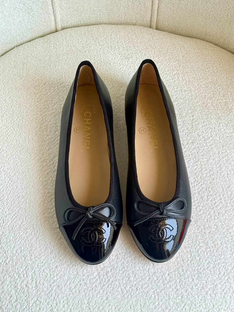 chanel

 Super AAA + Quality 💯 

With original packing🎁🎁
 SIZE:36and42

Available now 
430 dhs🇦🇪🇦🇪

Zain309
♥️♥️♥️