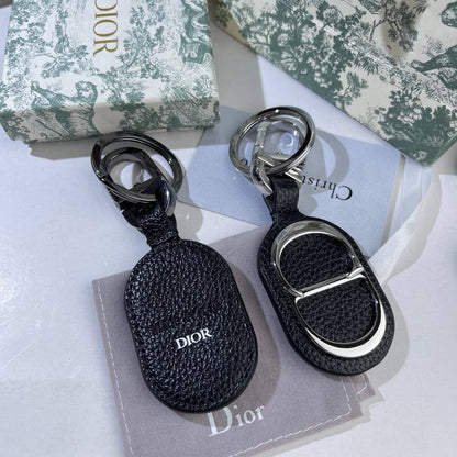 Key chain 
Master quality 
With normal boxes 🗃️ 
70 dhs🇦🇪🇦🇪

With master box 📦 
80 dhs🇦🇪🇦🇪

Zain216
♥️♥️♥️