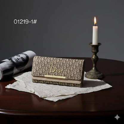 TRI-FOLD 𝗟𝗢𝗡𝗚 WALLET
WITH BOX
🎁🎁🎁

30 dhs❣️

Zain31
♥️♥️♥️