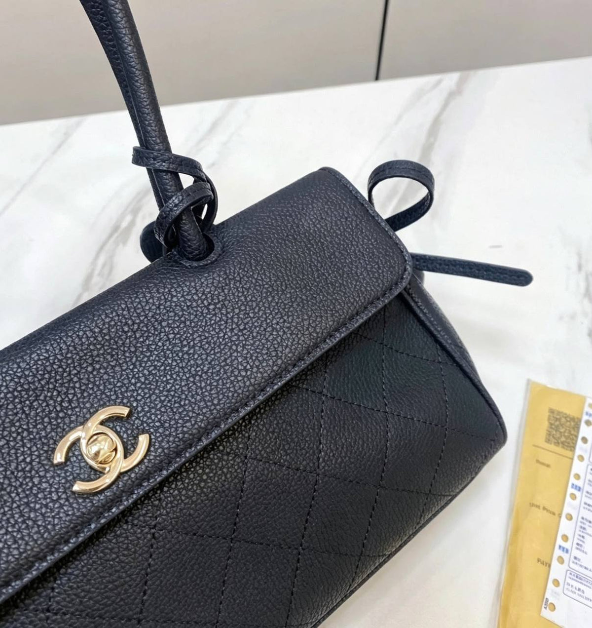 CHANEL 

NEW CAME 
MEDUIM SIZE 

GOOD QUALITY 
120 dhs🇦🇪🇦🇪

Zain39
♥️♥️♥️