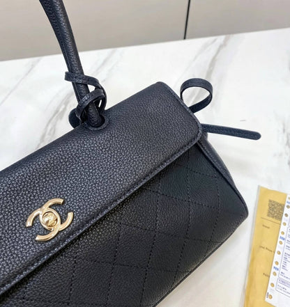 CHANEL 

NEW CAME 
MEDUIM SIZE 

GOOD QUALITY 
120 dhs🇦🇪🇦🇪

Zain39
♥️♥️♥️
