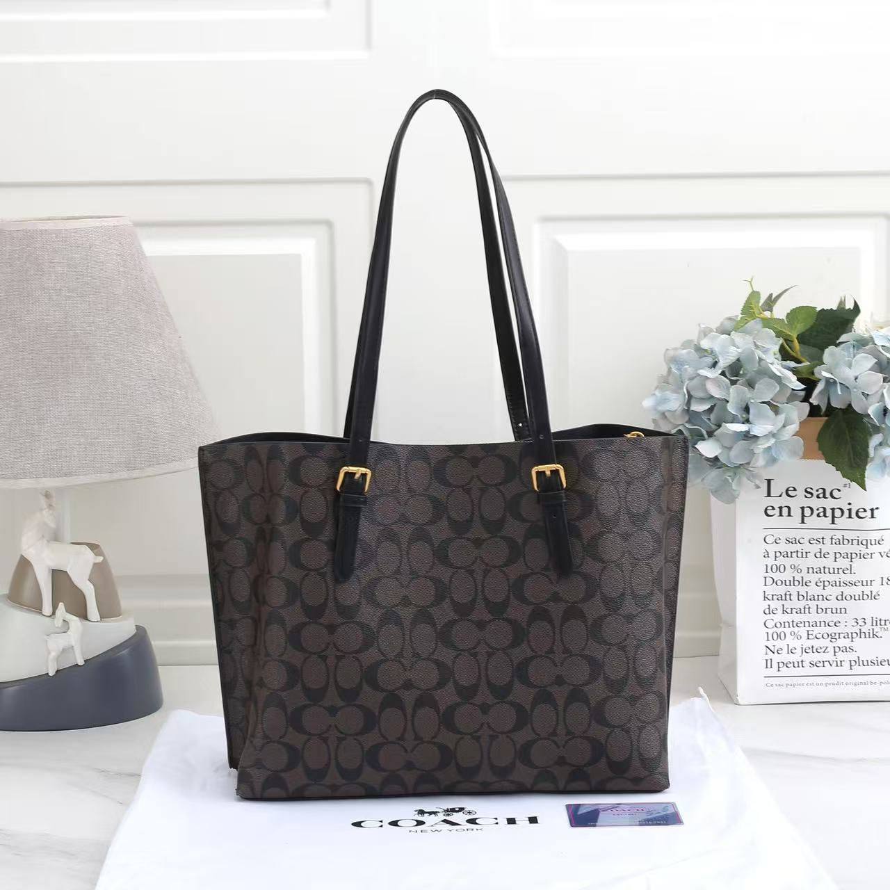 COACH 
GOOD QUALITY 
120 dhs✅

Zain295
♥️♥️♥️