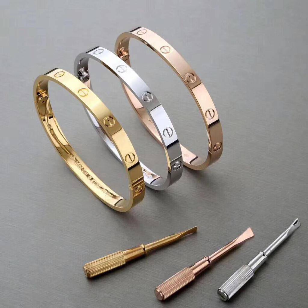 Cartier Bangle
60 dhs🪙💕  
Each Bangle With Box And Paper Bag
🎁🎁🎁

Zain89
♥️♥️♥️