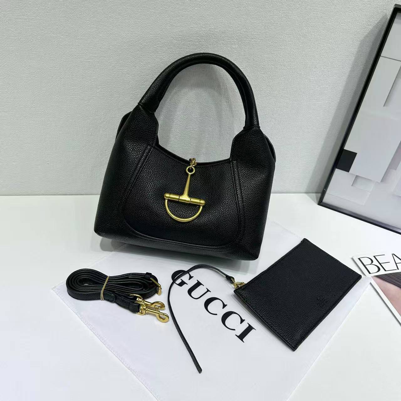 Gucci
95 dhs✅
With box
🎁🎁🎁

Size26cm

Zain06
♥️♥️♥️