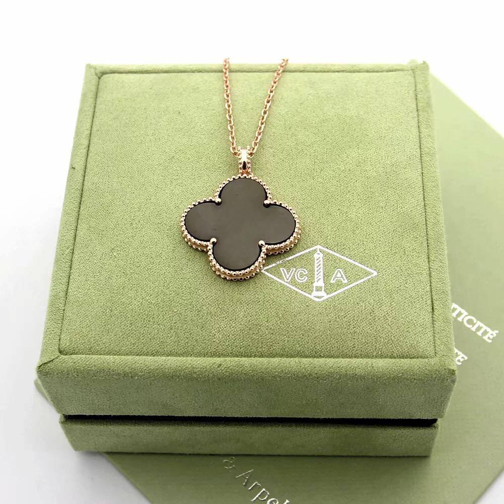 VCA 
LONG NECKLACE
70 DHS🇦🇪🇦🇪
WITH BOX AND PAPER BAG🛍️🎁

Zain89
♥️♥️♥️