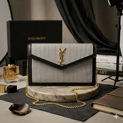 YSL  - Saint Laurent
Envelope Clutch HandBag
With BOX🎁
size:  17 cm
70 dhs✅
 
Zain239
♥️♥️♥️