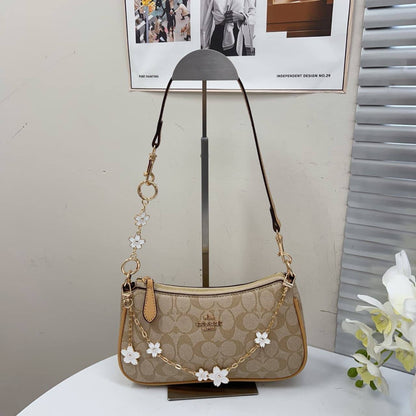 Coach 

With chain pendant

70 dhs🇦🇪🇦🇪

Zain232
♥️♥️♥️