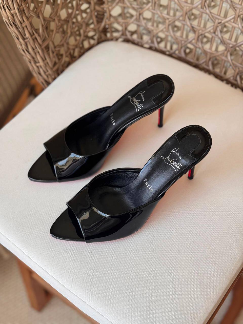 CHRISTIAN LOUBOUTIN
Size: 36 to 41
Super master quality ❤️‍🔥
450 dhs✅

Zain198
♥️♥️♥️