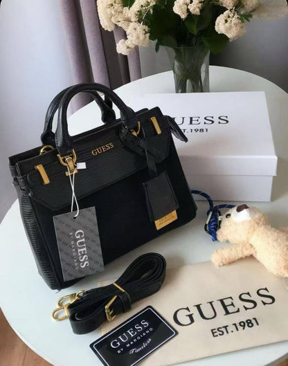 Guess
100 dhs✅
size：22cm
Good-quality 

with box
🎁🎁🎁

Zain35
♥️♥️♥️