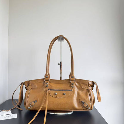 BALENCIAGA 

COPY ONE 

NEW CAME 

160 dhs🪙🌨️

Zain39
♥️♥️♥️