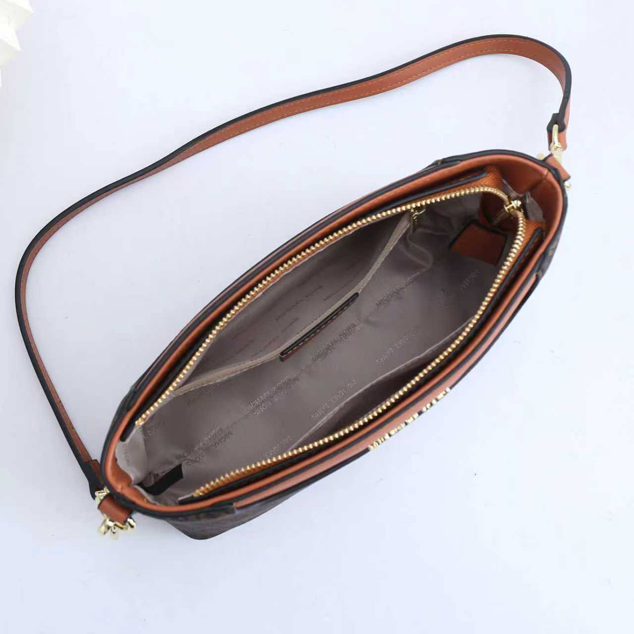 MK 
GOOD QUALITY 
WITH BOX  
100 dhs🇦🇪🇦🇪

Zain39
♥️♥️♥️