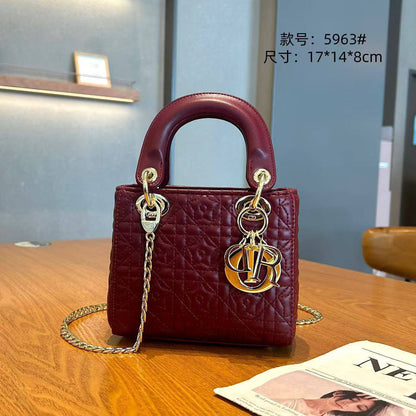 Dior
New Arrival
Very Good quality 
Size:17cm
120 dhs🇦🇪🇦🇪

With box 📦
Zain70
♥️♥️