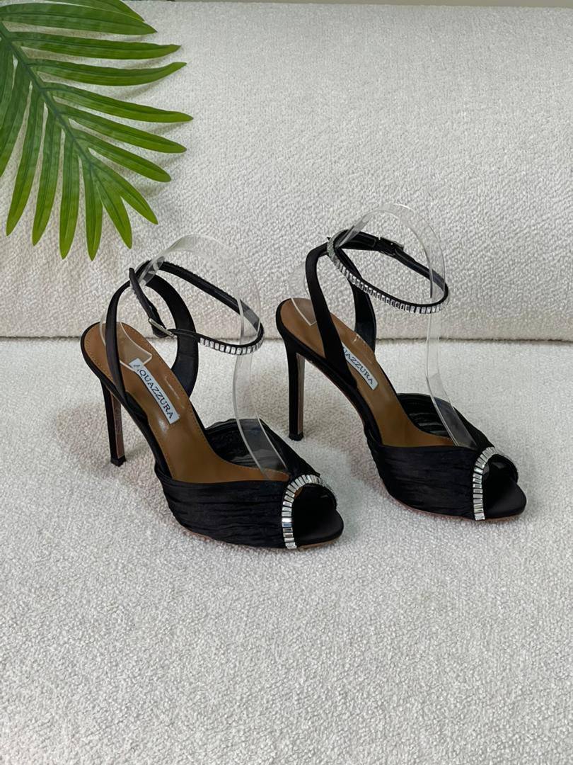AQUAZZURA
SuperMaster Quality 💯
450 dhs🪙🌨️
Size: 36-41💥

Zain171
♥️♥️♥️