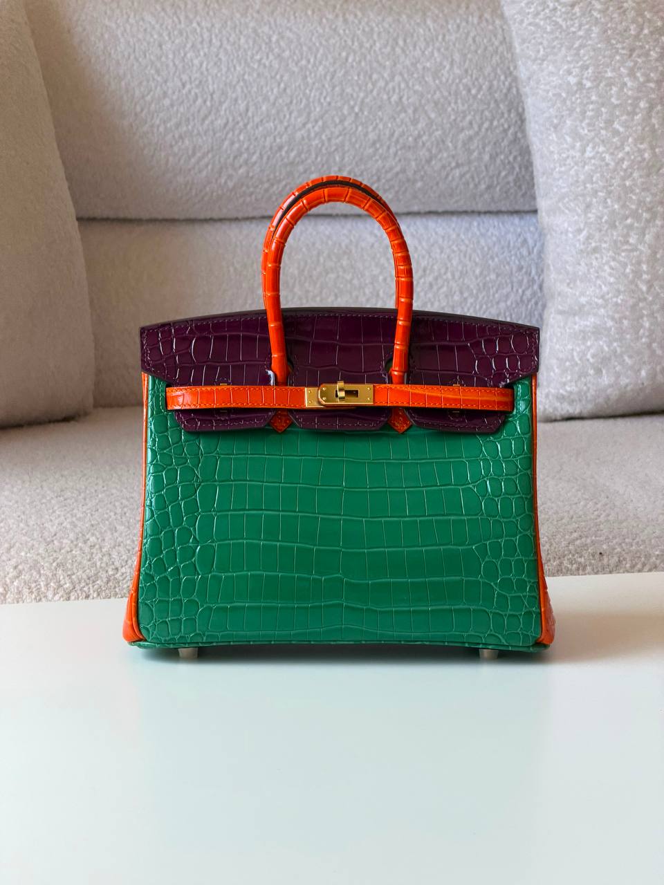 Hermes
Birkin croc 25cm💕master quality😍with box❤️
750 dhs✅

Zain52
♥️♥️♥️