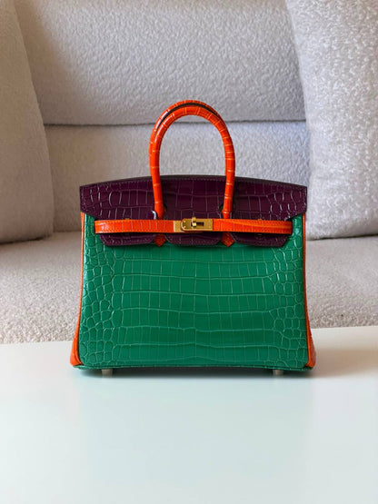 Hermes
Birkin croc 25cm💕master quality😍with box❤️
750 dhs✅

Zain52
♥️♥️♥️