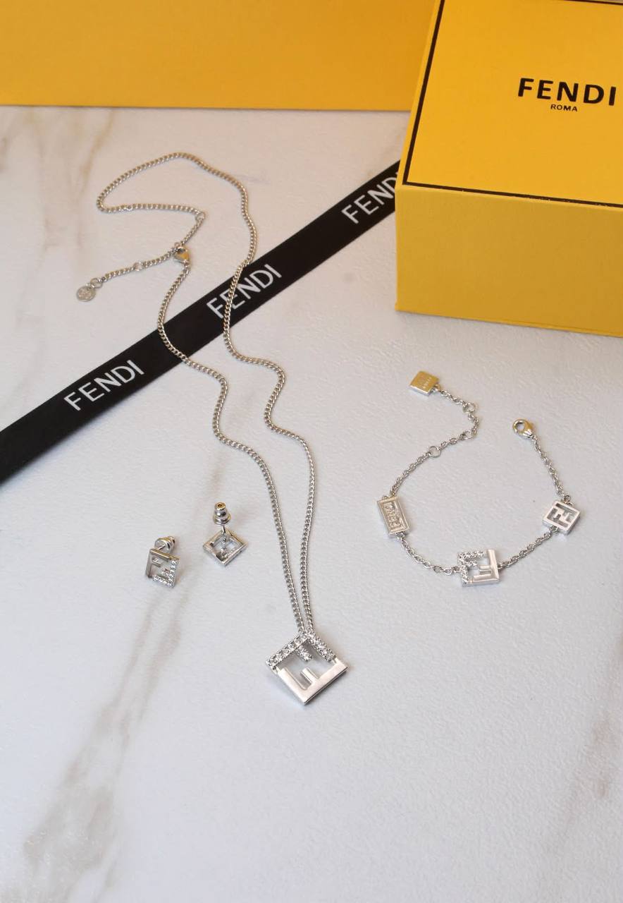 FENDI 💛
* *New Collection* 💛✨💎💎
    *  Fendi O'Lock Necklace  , Earings with Braclet
* Full Set
↗️ *Super Master Quality ®️*
*260 dhs💓* with *Normal* Box
*290 dhs💓* with *Orignal* Box

Zain106
♥️♥️♥️