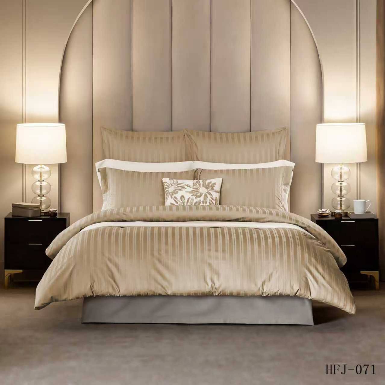 New collection 
Double line 
Cotton 
Hotels quality 
King size 👌👌cover set👌👌👌
1 cover 
1 bedsheets 
4 pillowcases 
110 dhs✅

Zain99
♥️♥️♥️