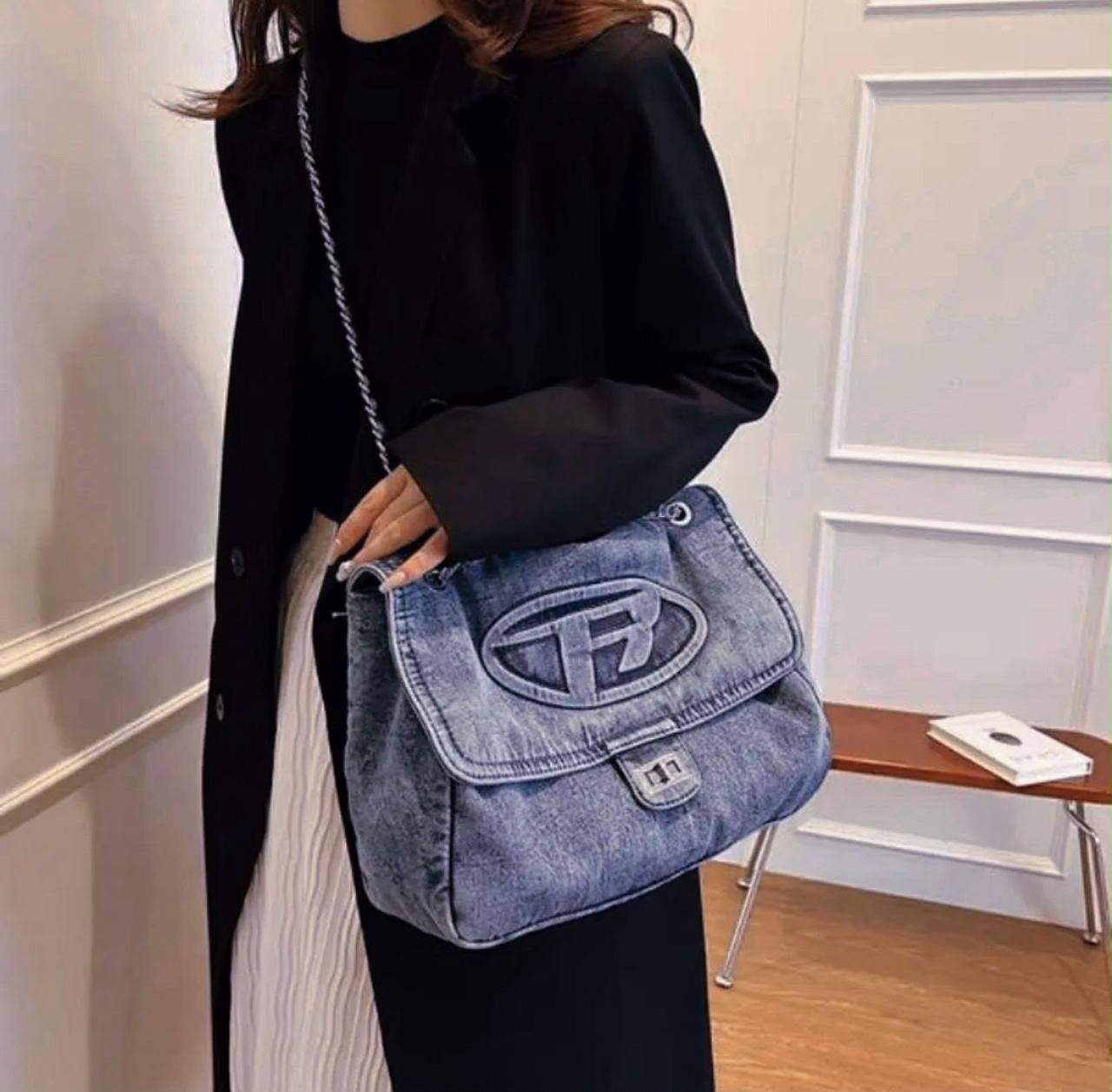 DIESEL 
GOOD QUALITY 
120 dhs💓

Zain17
♥️♥️♥️