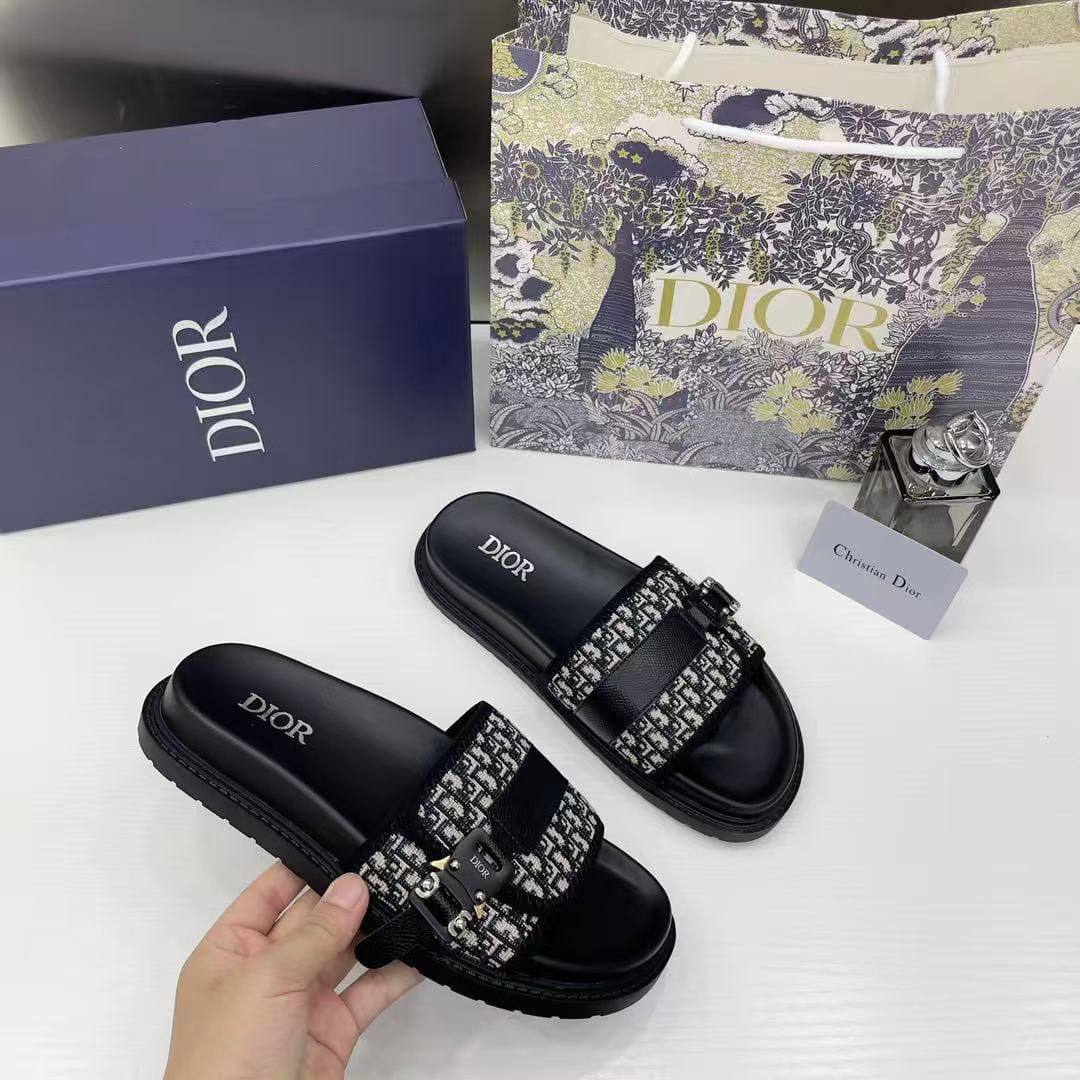Dior Slipper
36-41
110 dhs🌺

Zain40
♥️♥️♥️