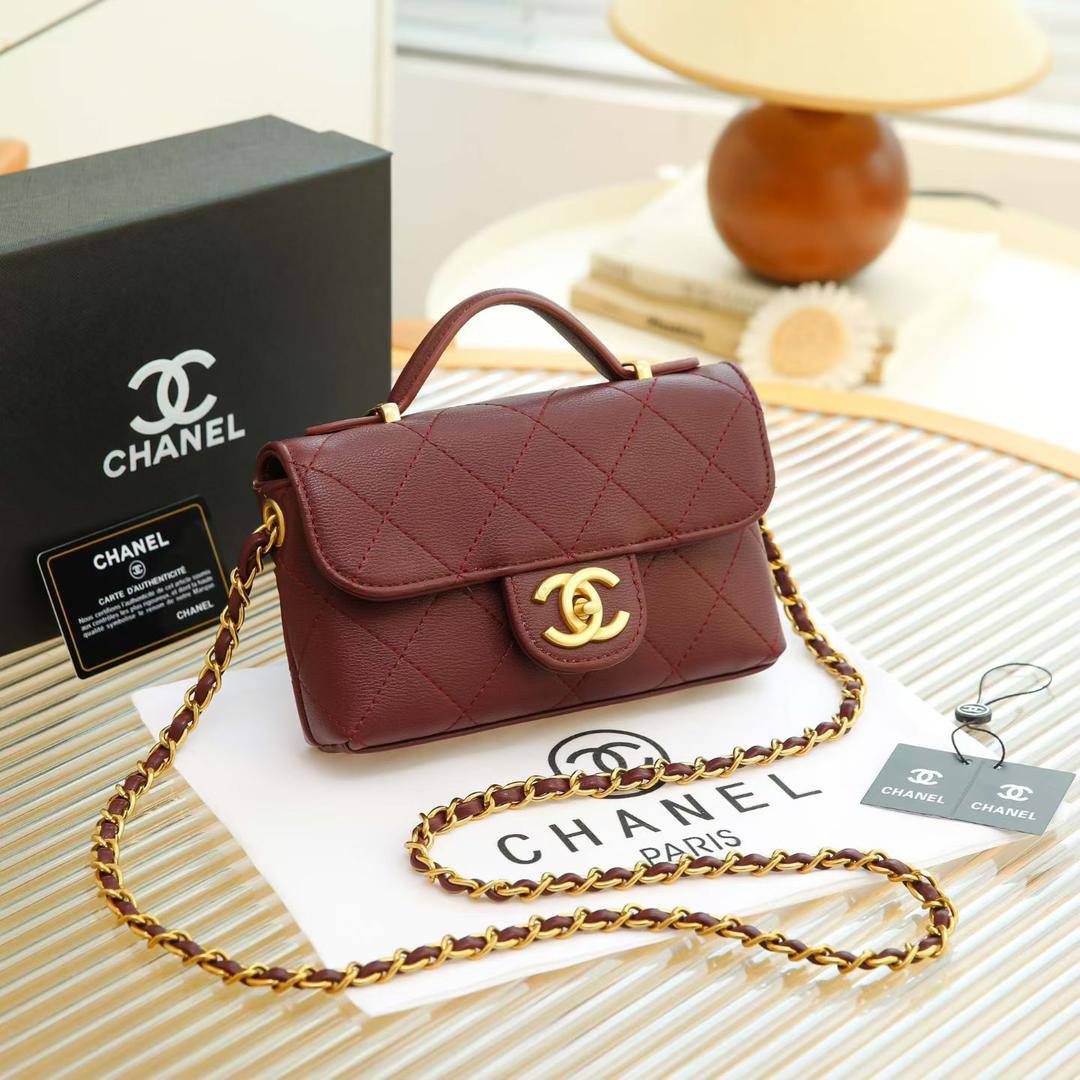 Chanel
95 dhs🪙🌨️
Good quality 

with box
🎁🎁🎁

Zain35
♥️♥️♥️