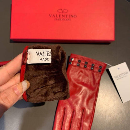 VALENTINO - GUCCI
💙*VIP QUALITY*💙
350 dhs✅✅

Zain281
♥️♥️♥️