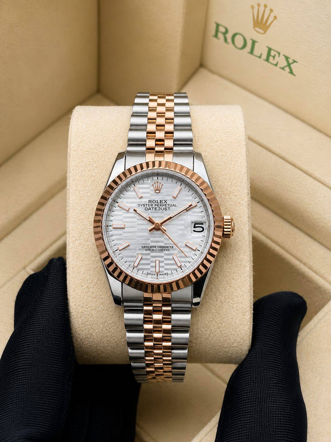 Rolex watch for ladies good quality 
160 dhs✅
 (size 31mm)

Zain59
♥️♥️♥️