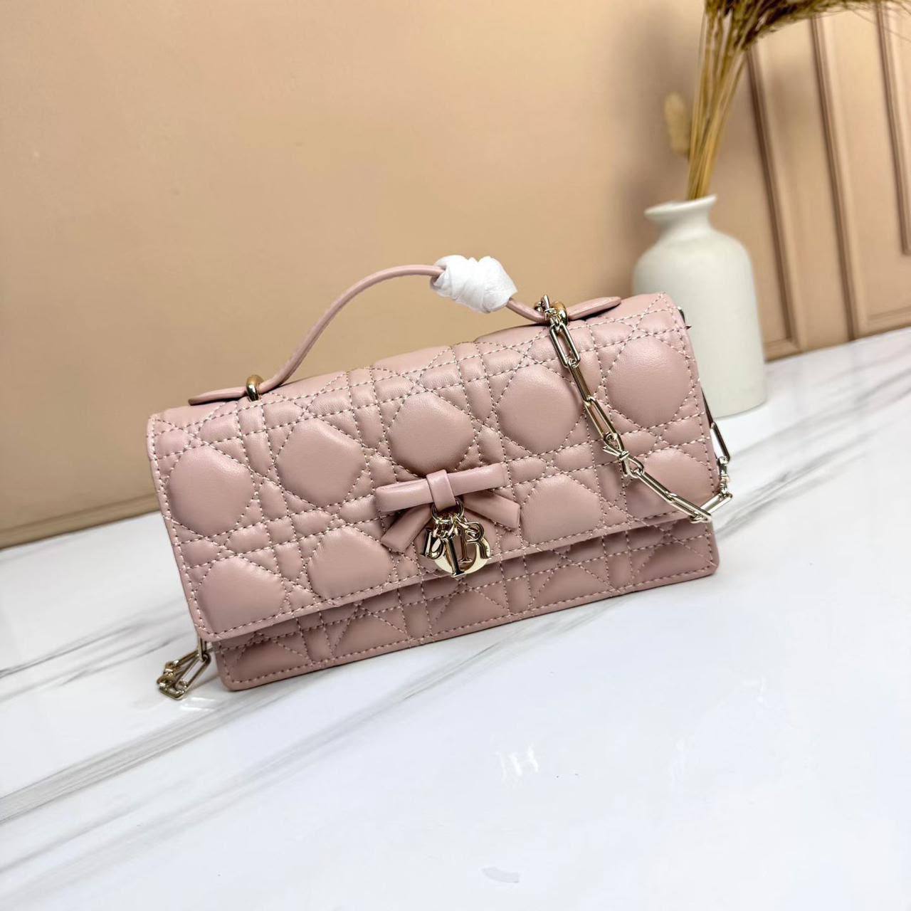 Dior
Master❣️❣️
300 dhs✅

Zain153
♥️♥️♥️