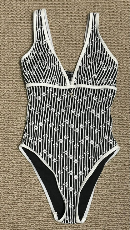 CHANEL
Women’s Swimsuit 
Master Quality 
SMLXL
280 dhs✅

Zain276
♥️♥️♥️